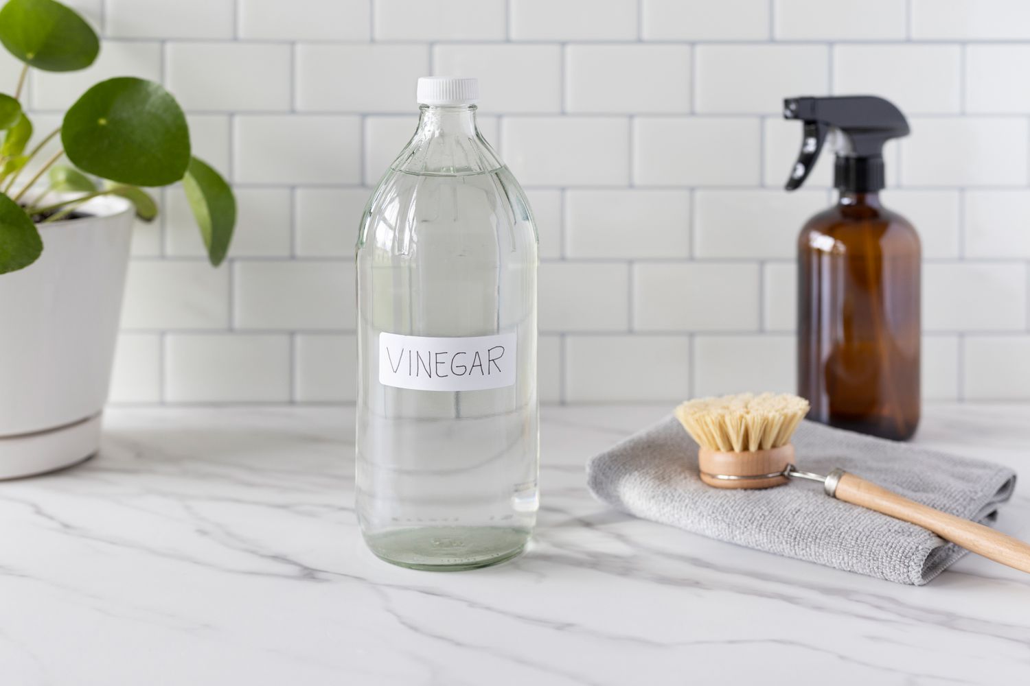8 formas inteligentes de utilizar el vinagre para limpiar la casa