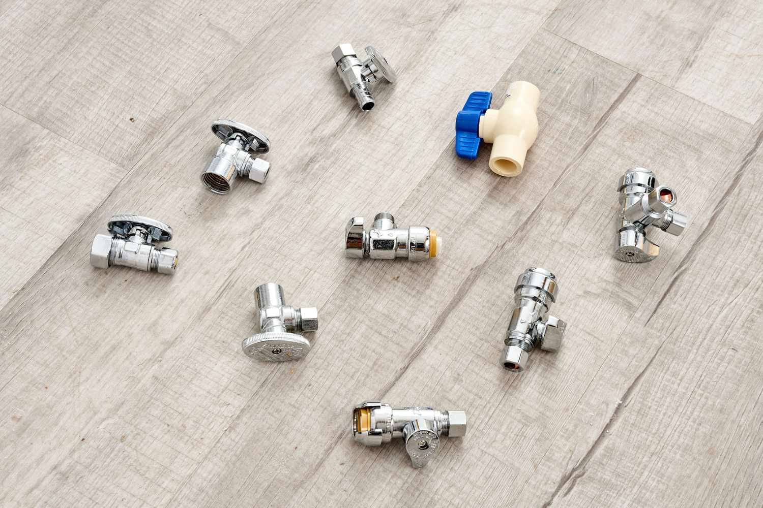9 tipos de válvulas de corte embaixo da pia e como escolher uma