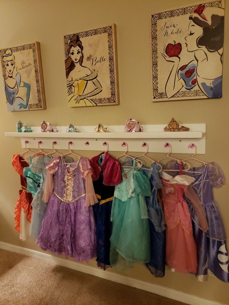 Disney Princess Dress-Up Station