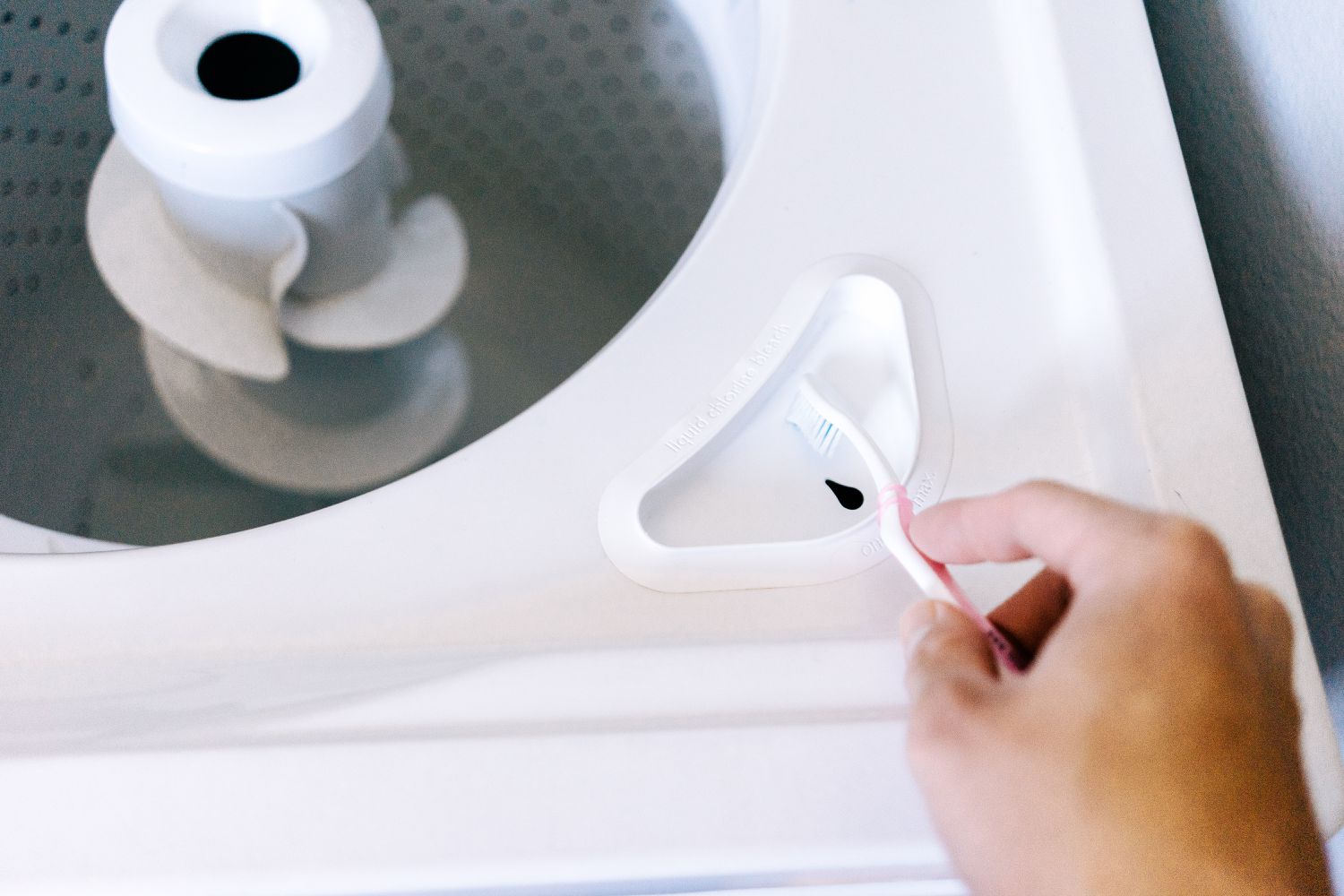 cleaning the detergent dispenser