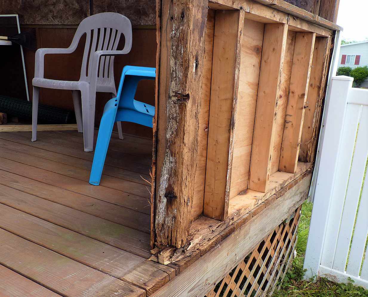 Terrassengeländer aus Holz entfernen
