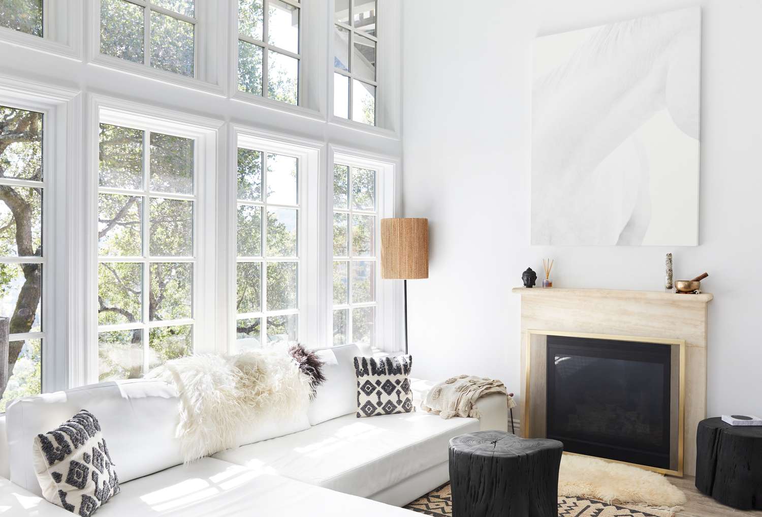 Interior de casa escandinava com texturas naturais