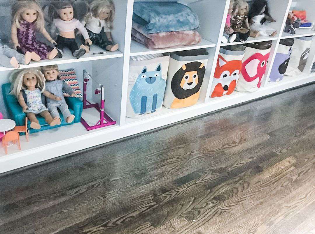 American Girl Puppen- und Tieraufbewahrungsschränke für Kinderzimmer