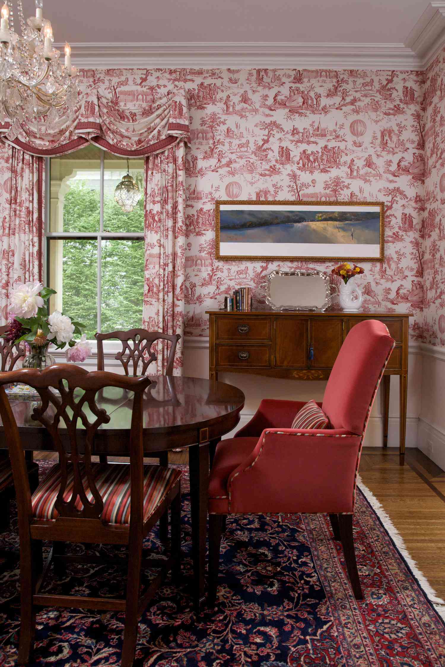 toile wallpaper and curtains