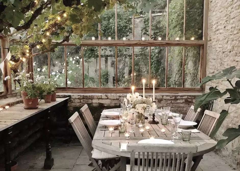 comedor en un invernadero