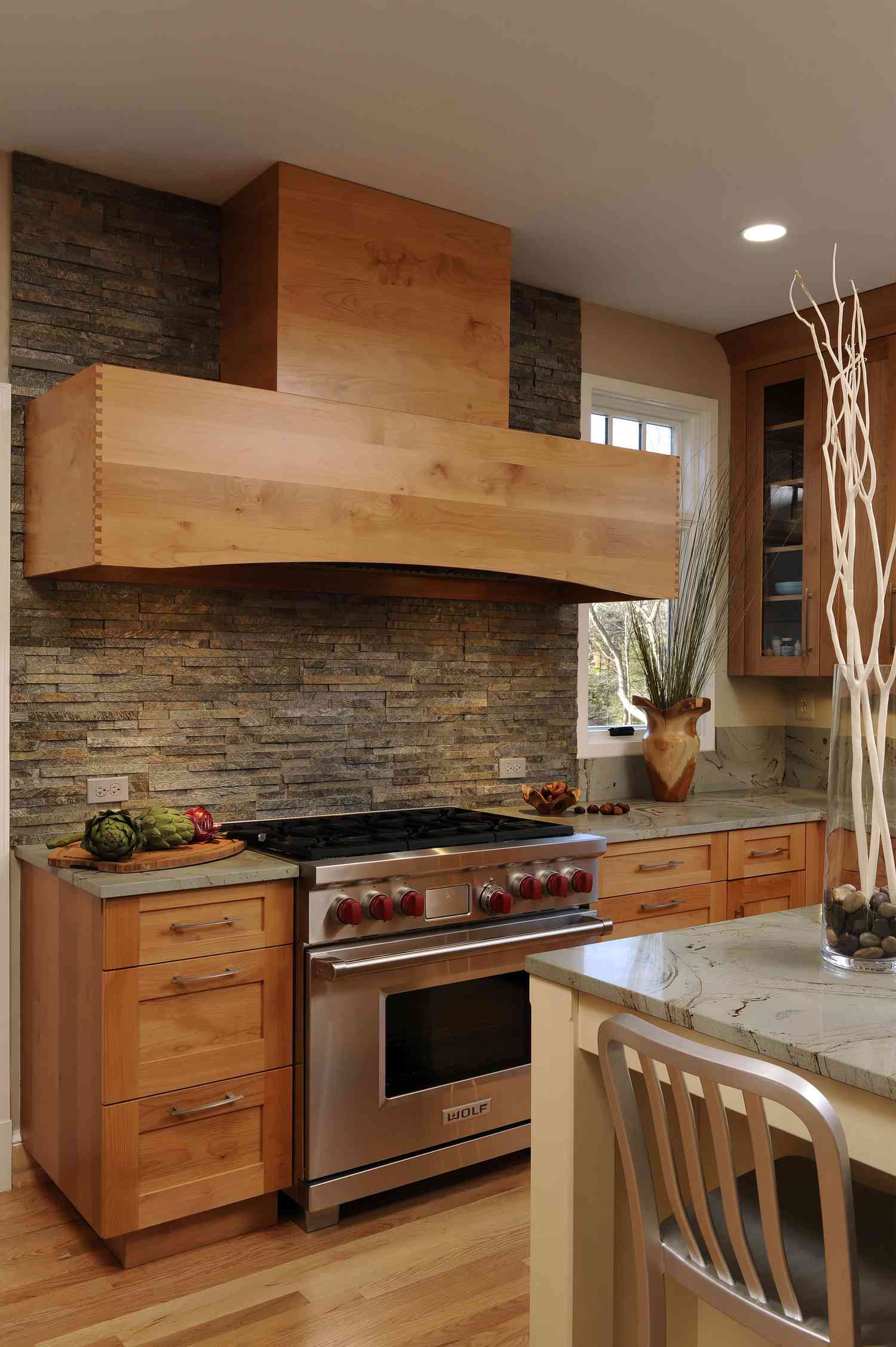 Küche aus Holz und Stein