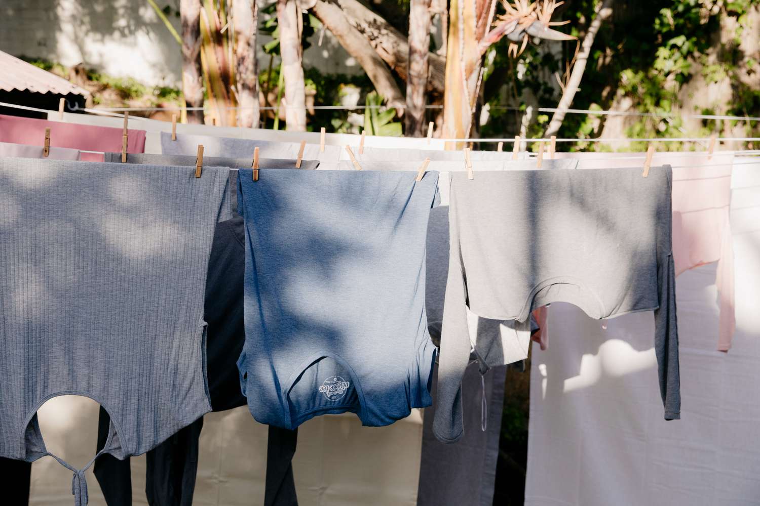 Como manter as roupas macias após a secagem ao ar livre