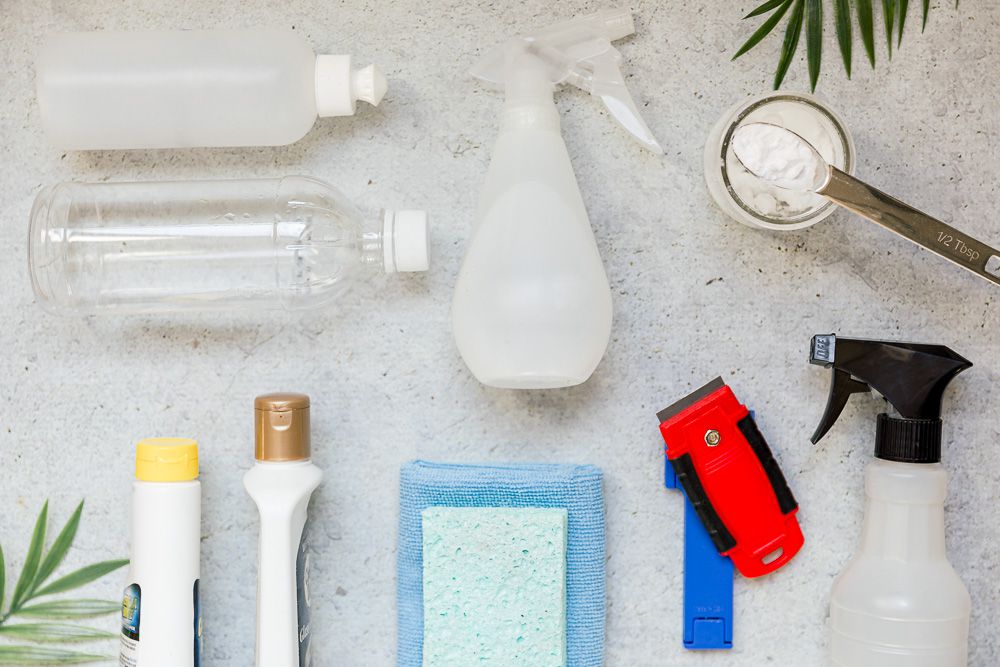 matériaux pour nettoyer une table de cuisson en verre