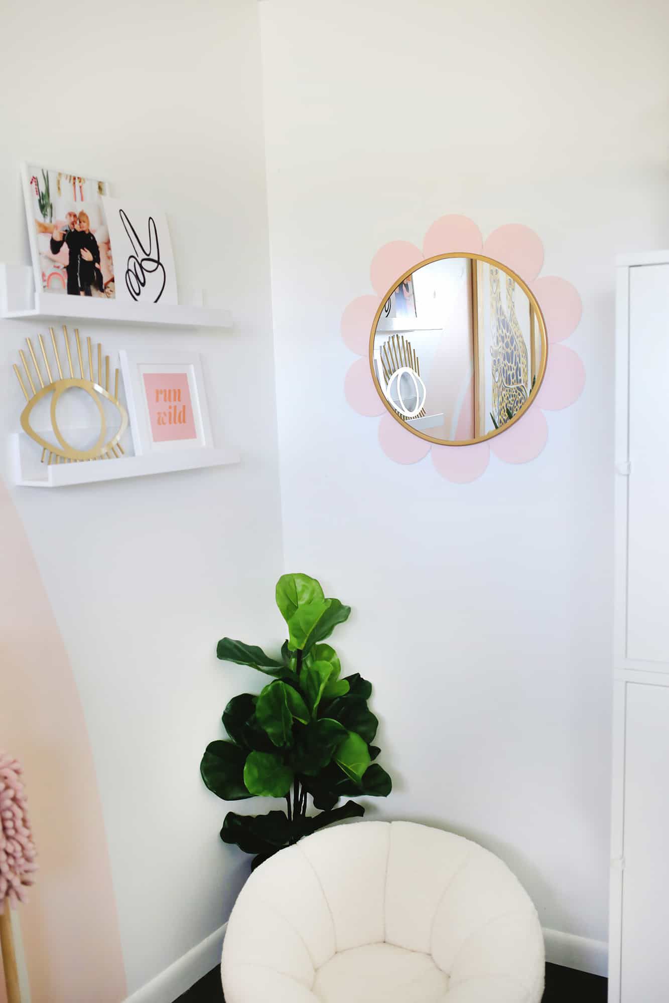 Un miroir DIY en forme de fleur