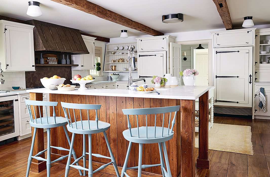 weiß und Holz Küche mit Holzböden 