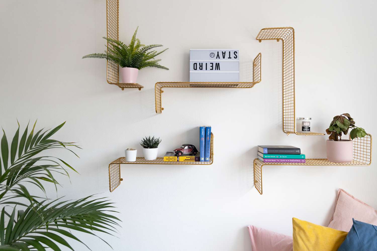 Fun wire mesh floating shelves