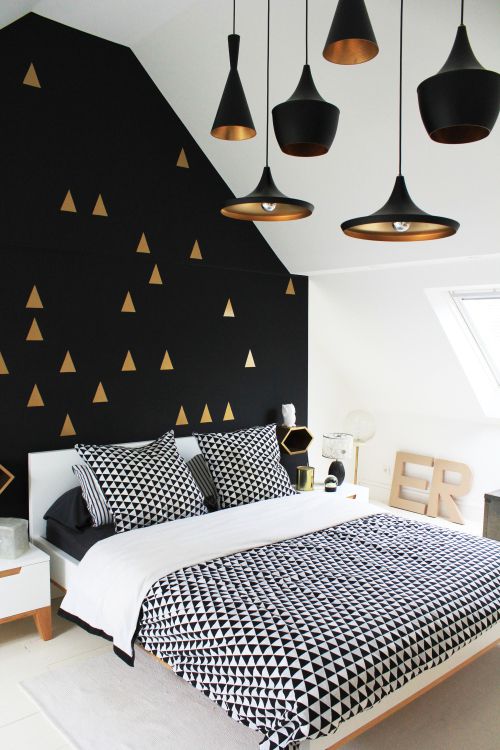 Quarto preto com detalhes em dourado