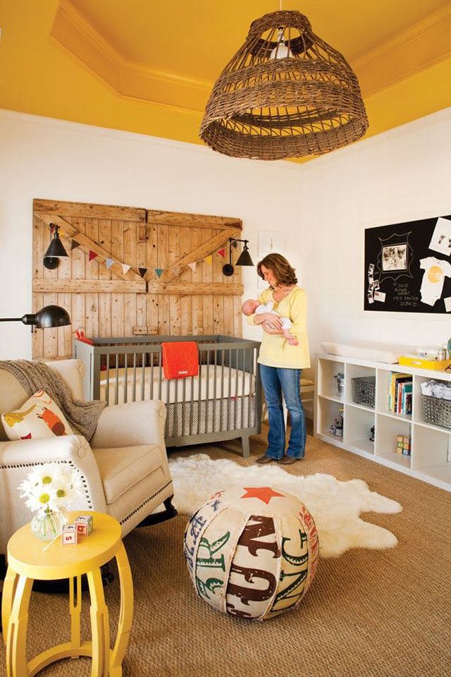 Kinderzimmer mit südwestlichem Thema und gelber Decke