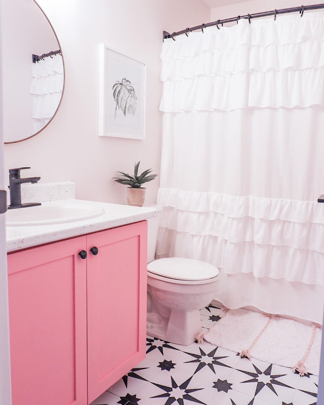 armários de banheiro rosa