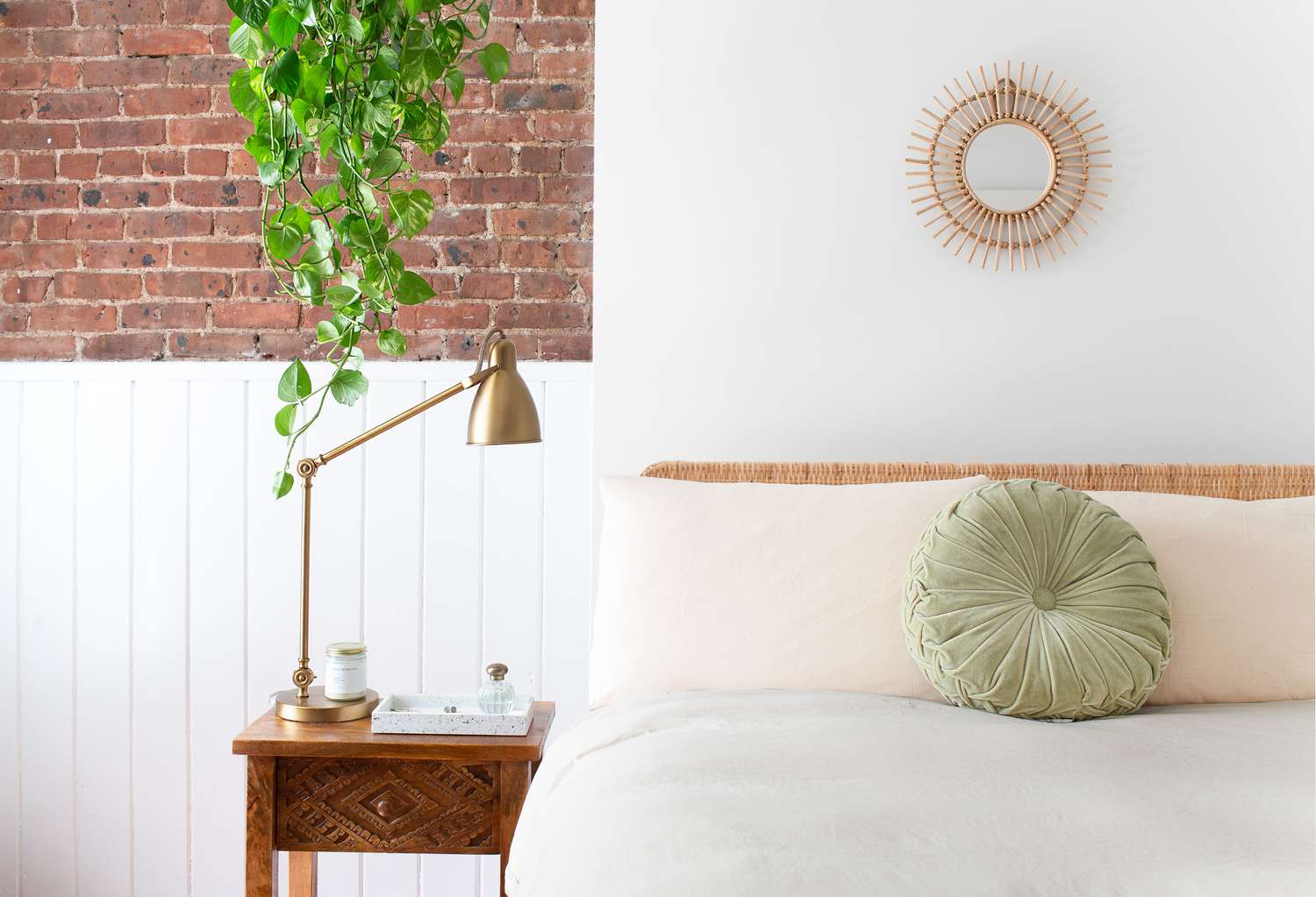 dormitorio minimalista con objetos bien colocados