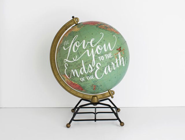 Globe vintage avec message peint à la main