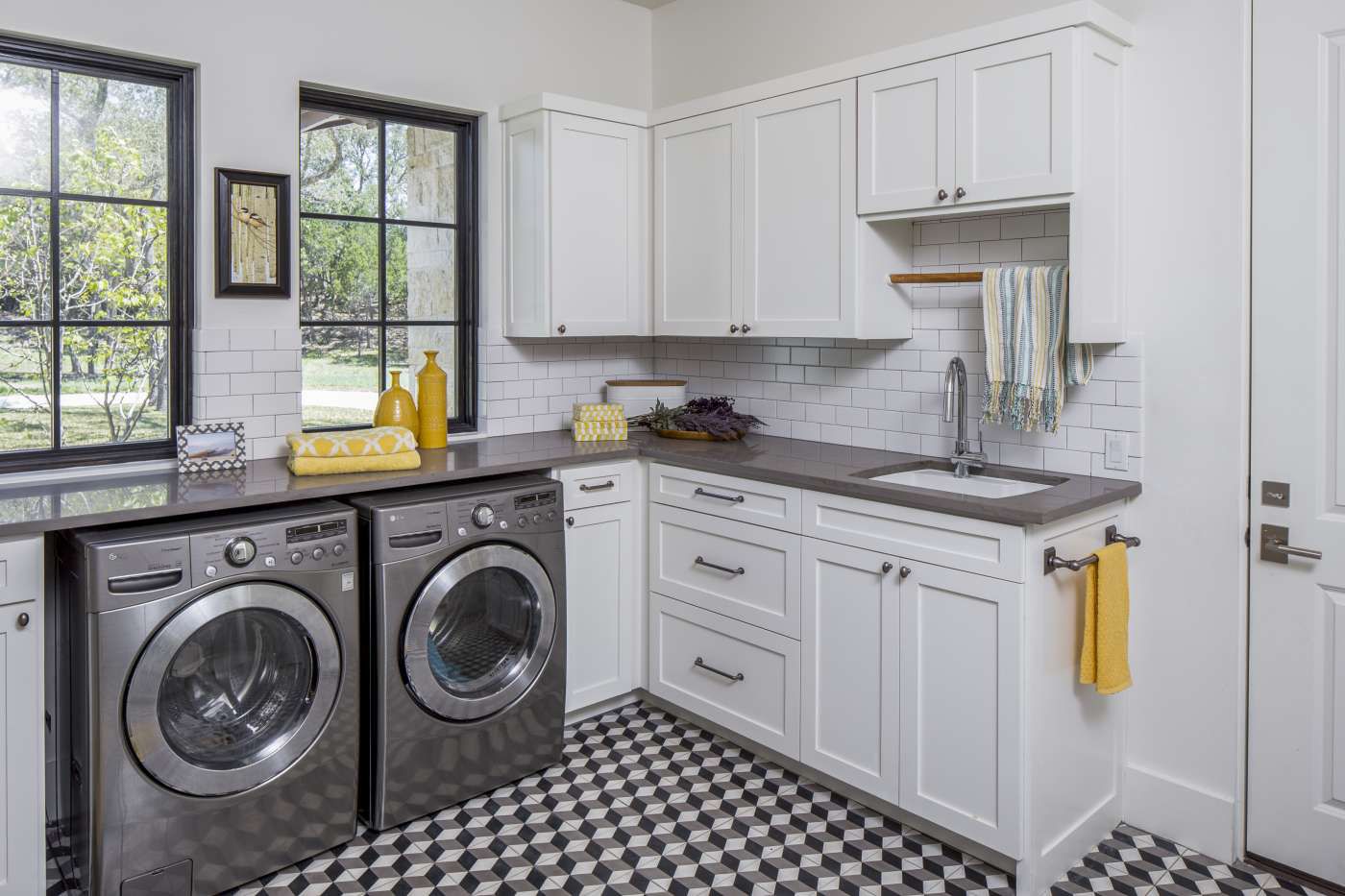 modern farmhouse laundry room