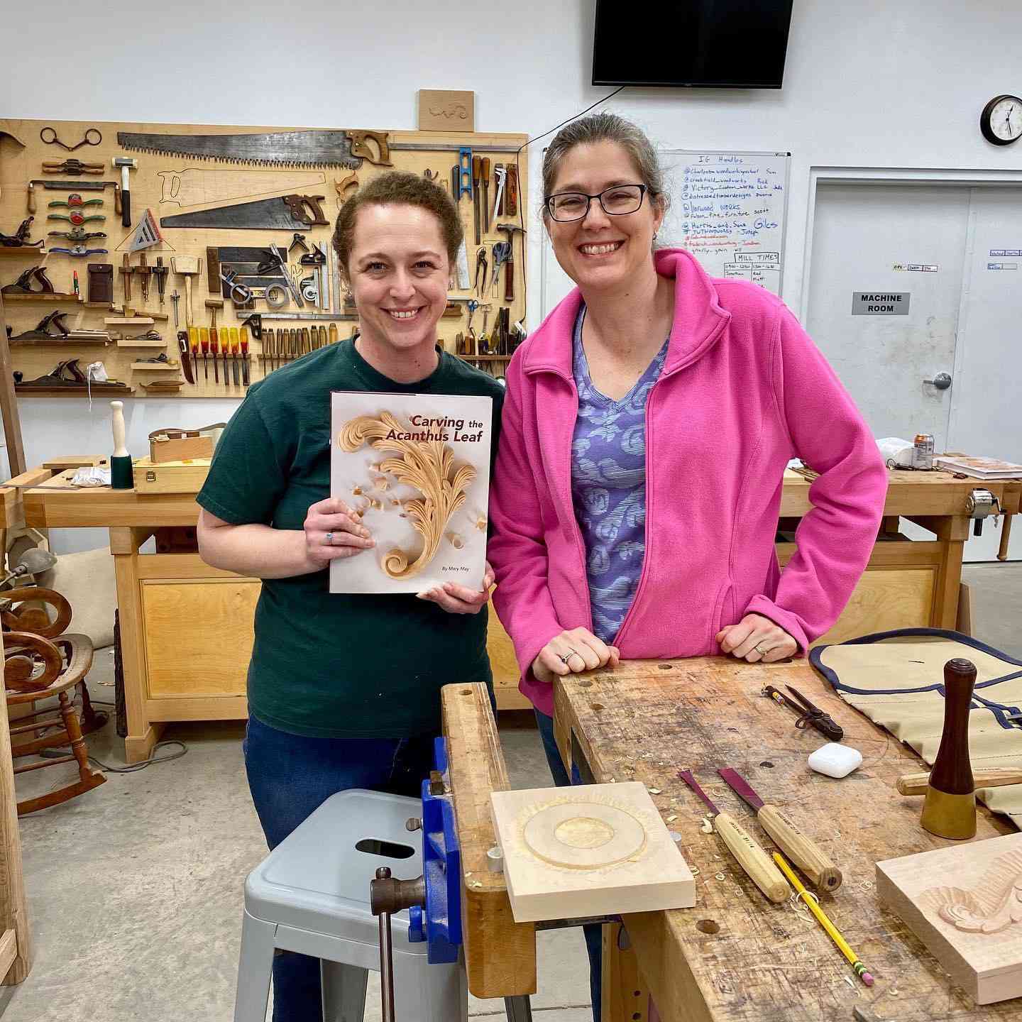 Katie y Mary May en un taller