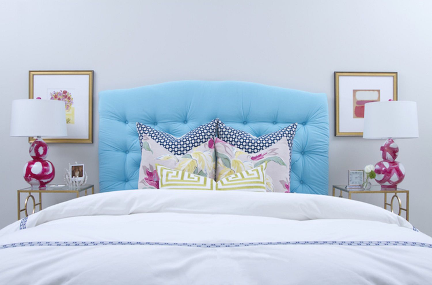 Chambre turquoise et rose.