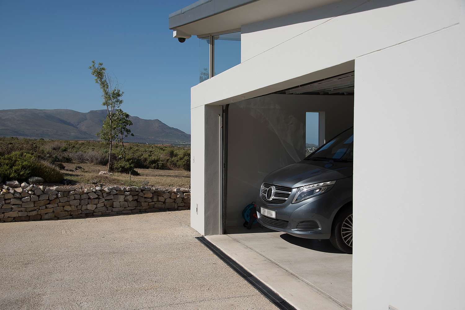 Exterior de garagem moderna para carros