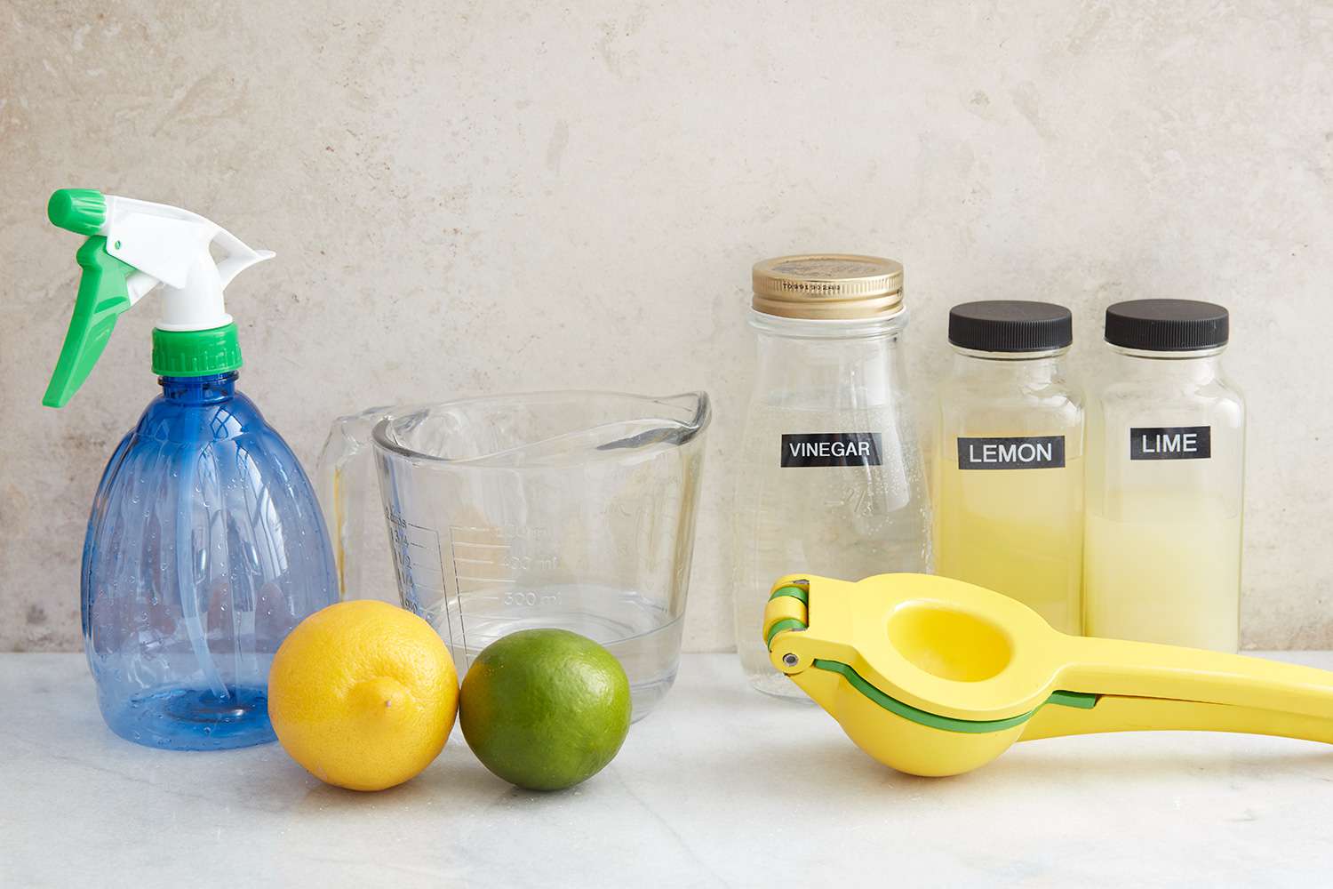 Zutaten für Zitronen-Limetten-Spray