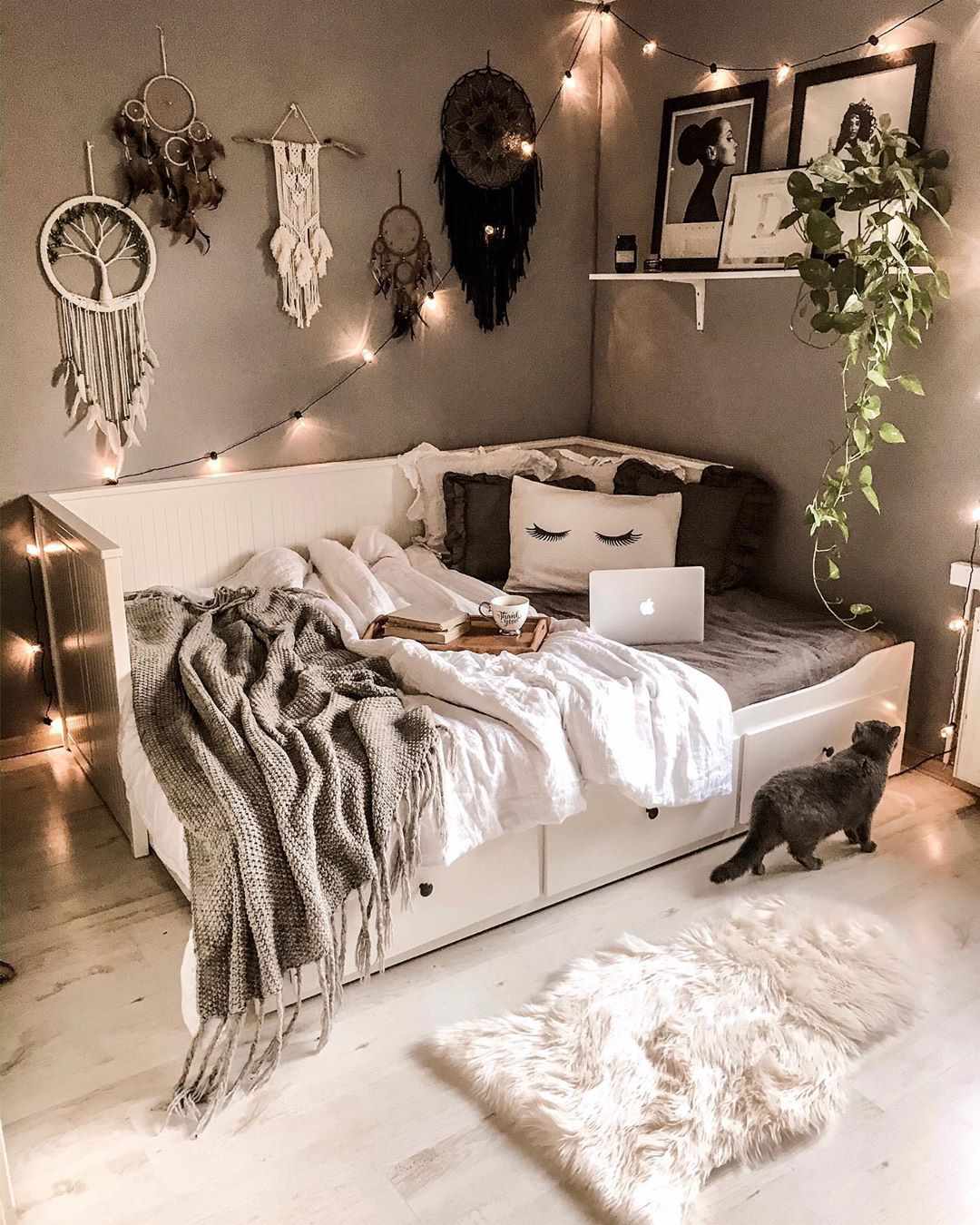 Bedroom with cafe light s