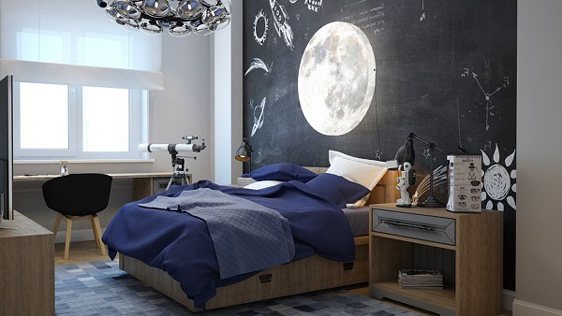 Chambre d'enfant sur le thème de l'espace avec mur en tableau noir et accessoires industriels