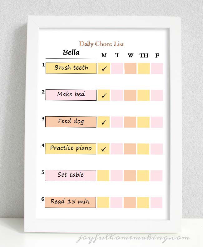 Un cuadro de tareas amarillo y rosa en un marco blanco