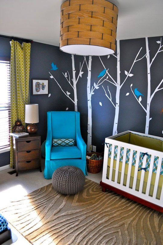 Schwarzes Kinderzimmer mit reichen Texturen und blauen und grünen Akzenten