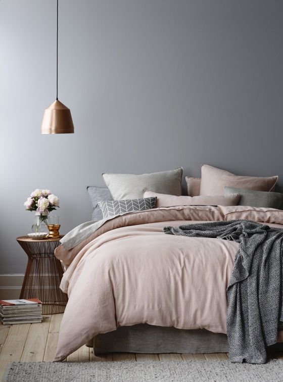 Schlafzimmer mit grauen Wänden Metalloberfläche