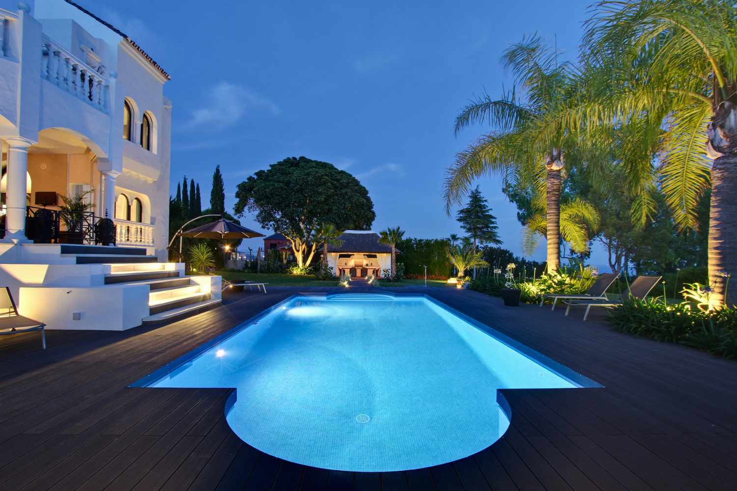 roman shaped pool
