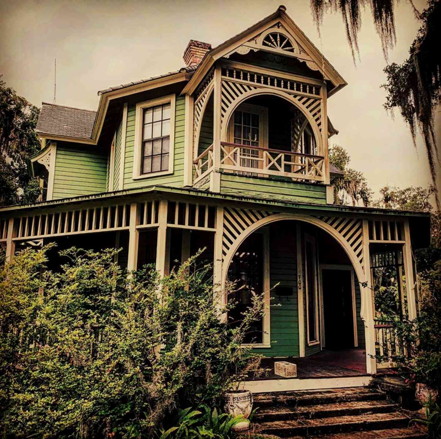 Casa victoriana con encanto sureño