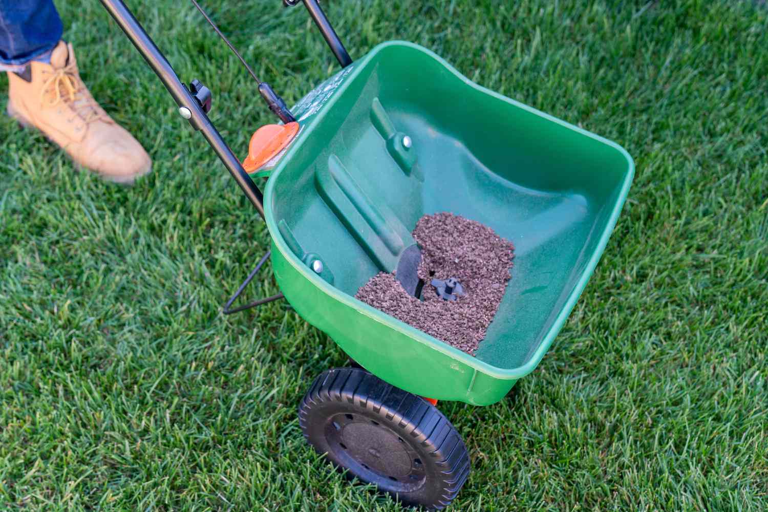 Lawn spreader