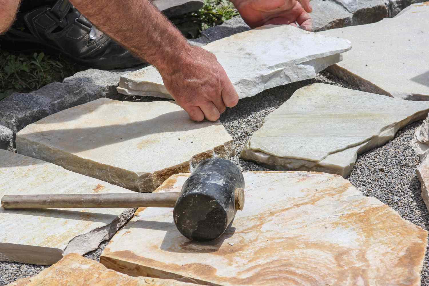 Colocando placas de mármore