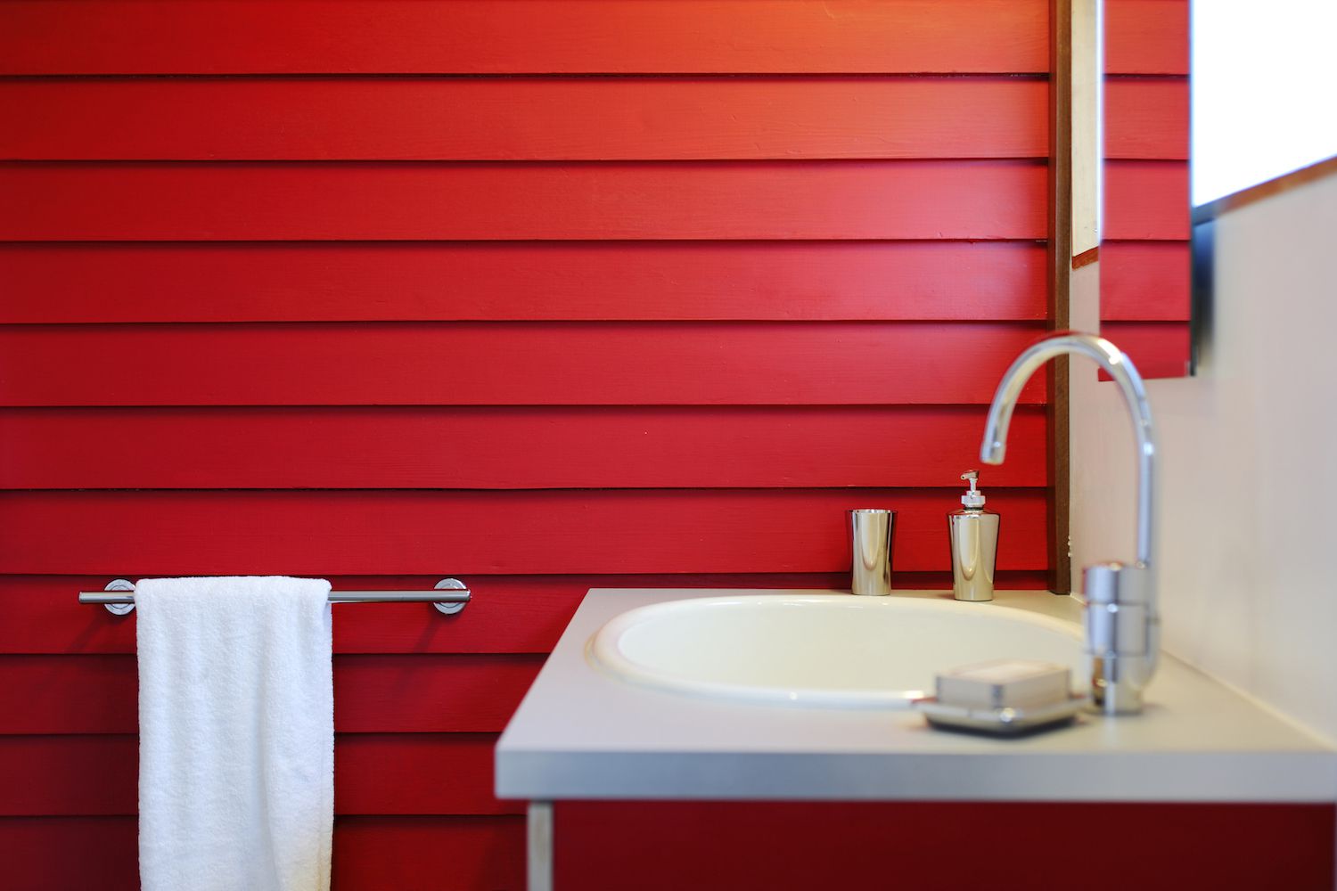 Ideas para interiores de baños rojos