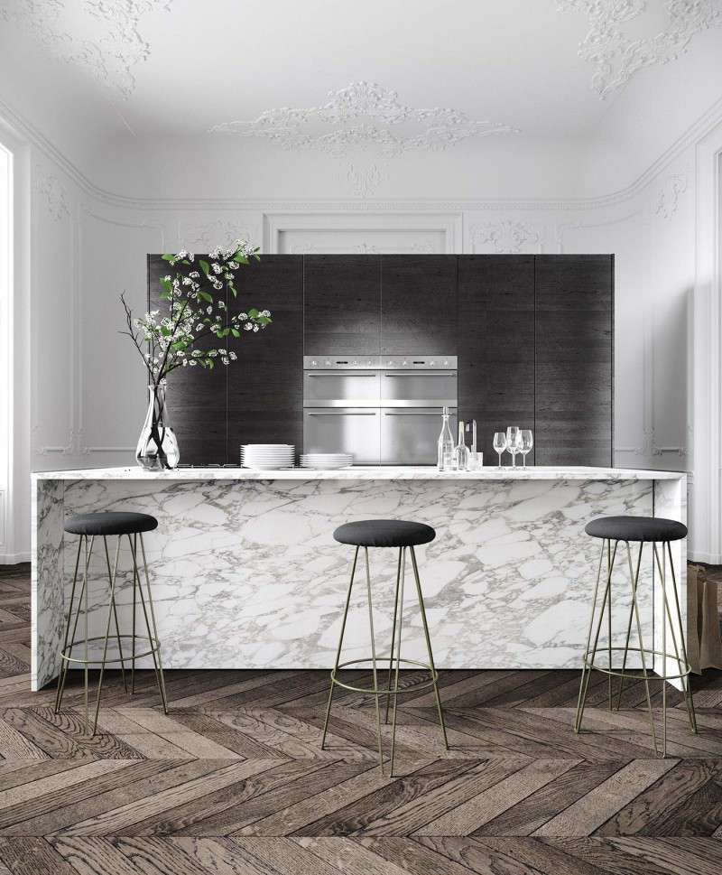 cozinha preta, branca e cinza com piso de madeira
