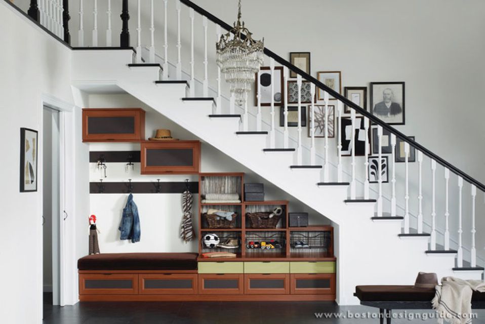 Mudroom sous l'escalier