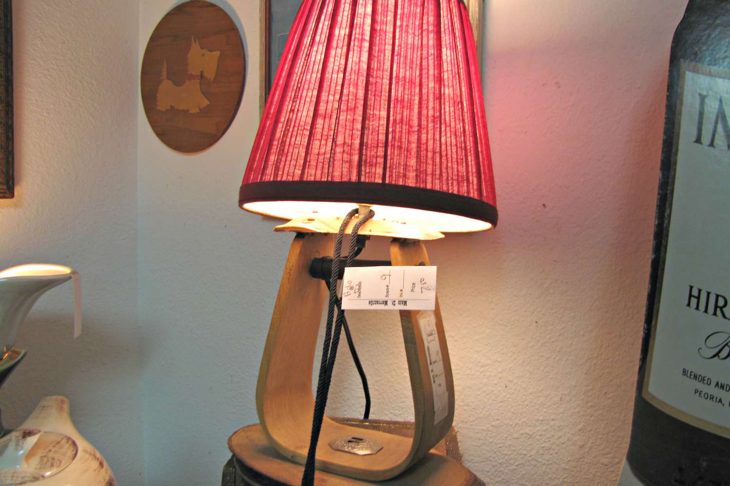 Stirrup lamp