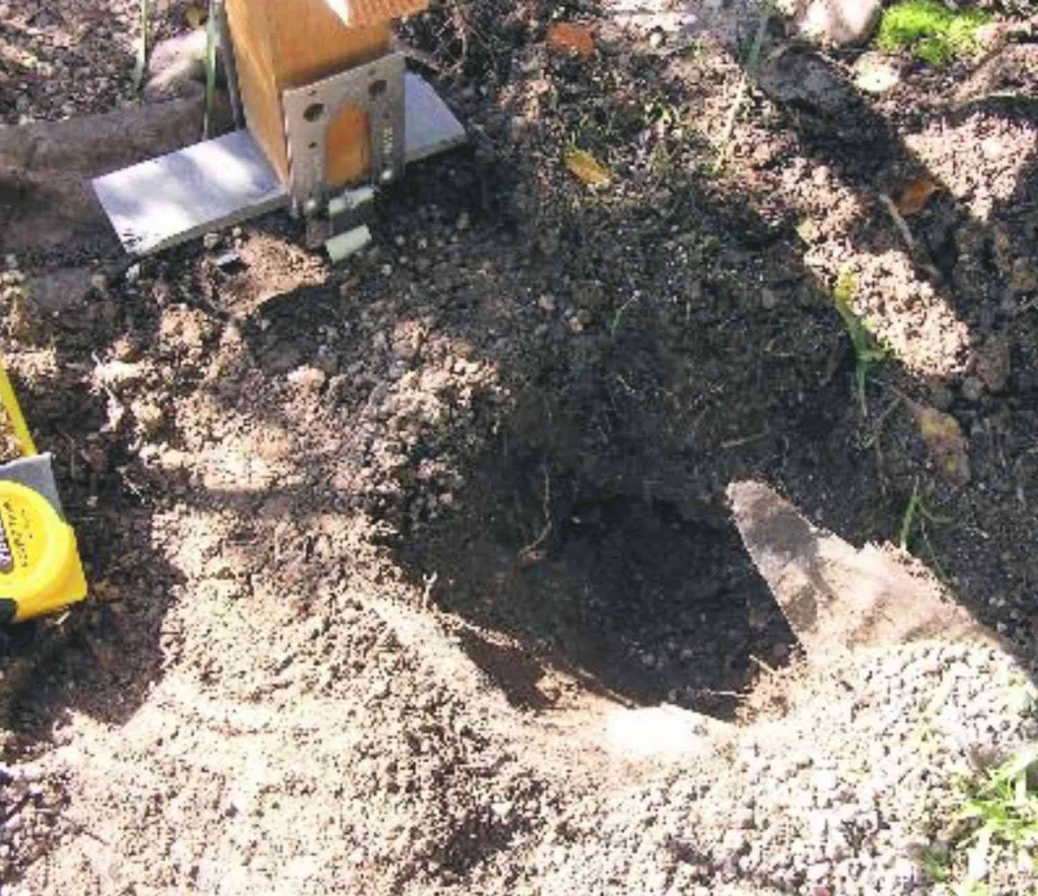 cavando un hoyo para poste