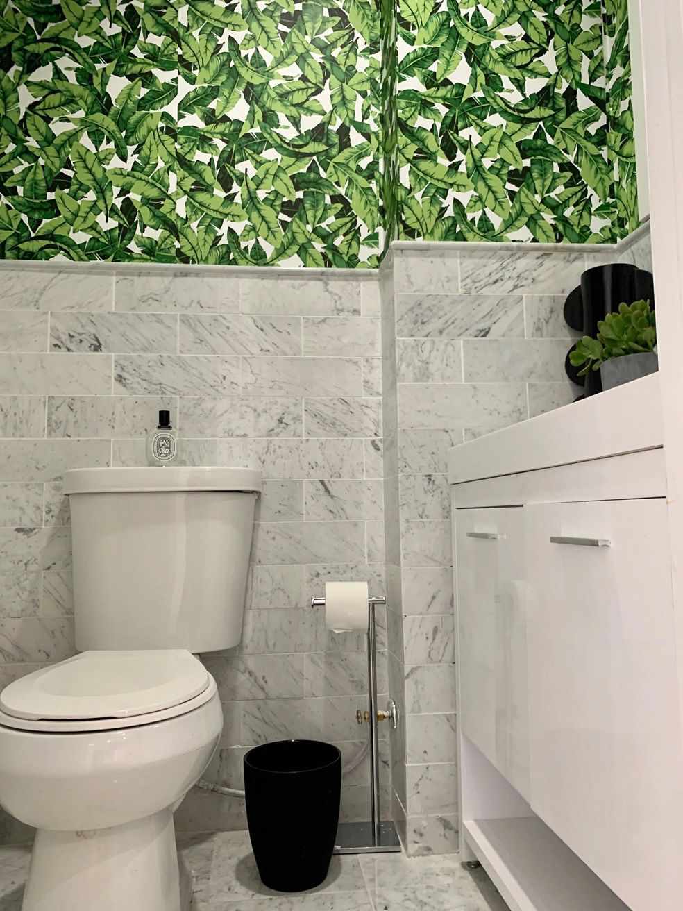 Papel de parede de banheiro de folha de bananeira