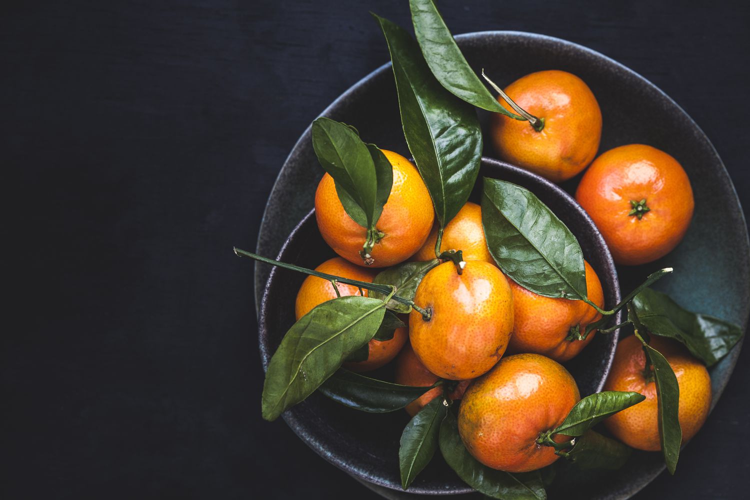 Mandarin oranges dans un bol pour un bon feng shui