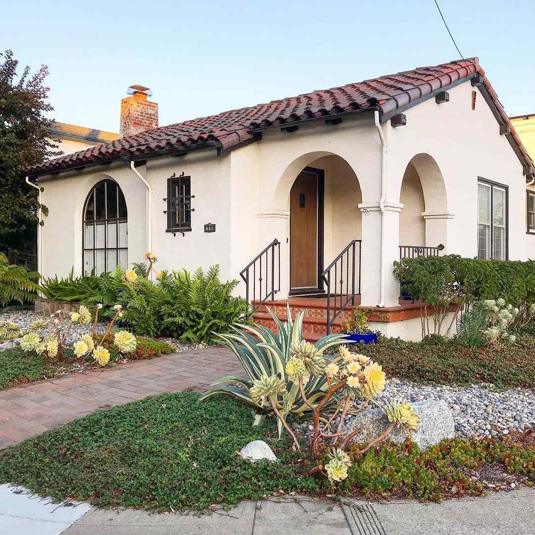 Casa artesanal estilo missão Biege