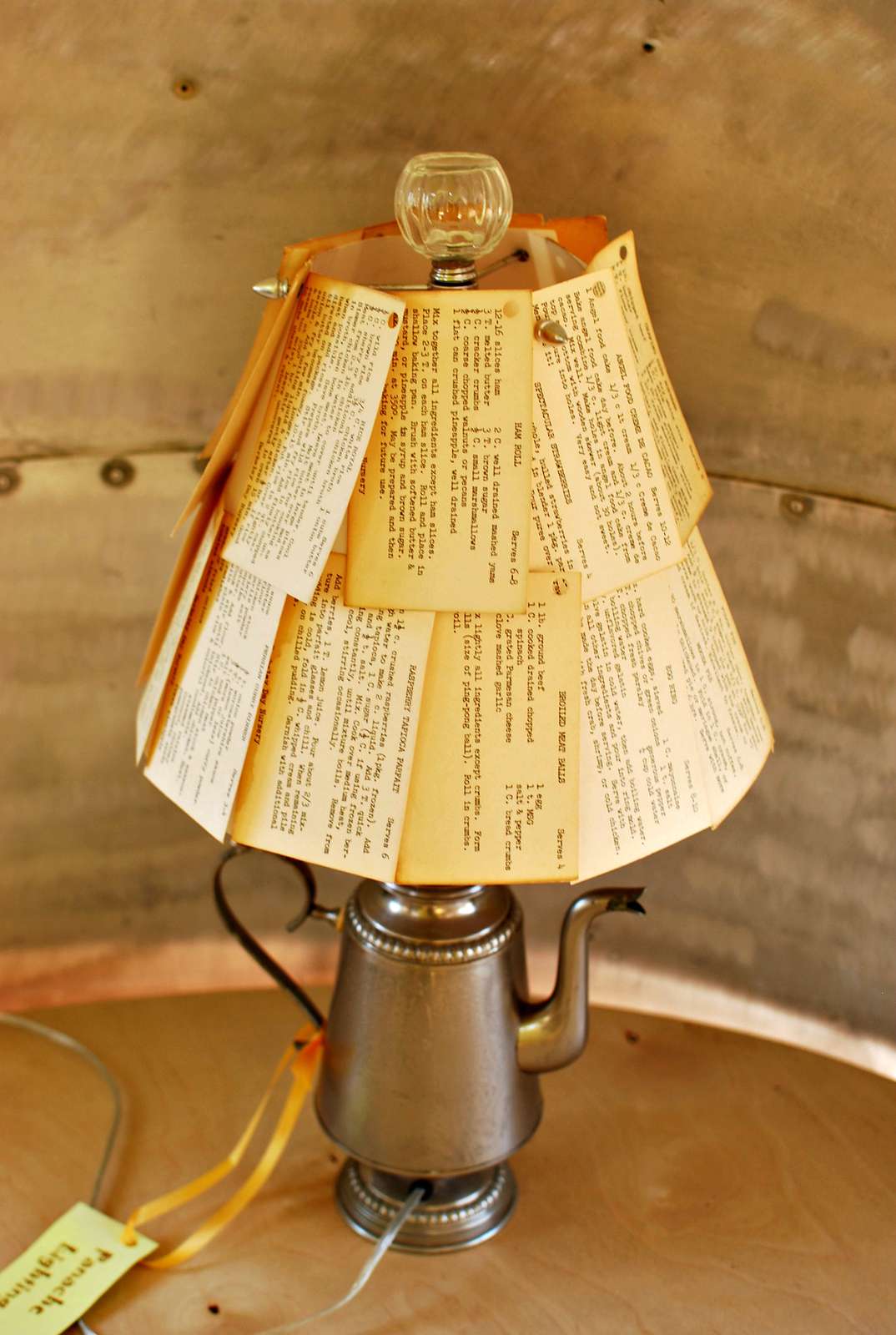 Lampe upcycled from coffeepot and shade made from recipe cards.