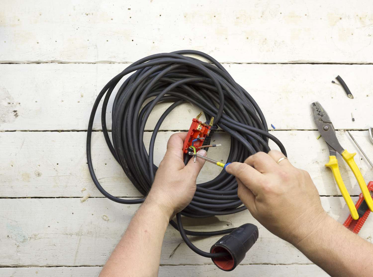 Matériel électrique utilisé par un électricien