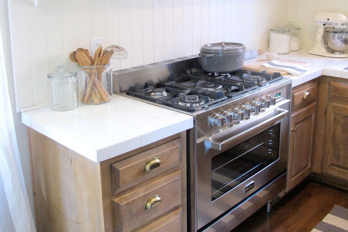 countertop with white Subway Tile