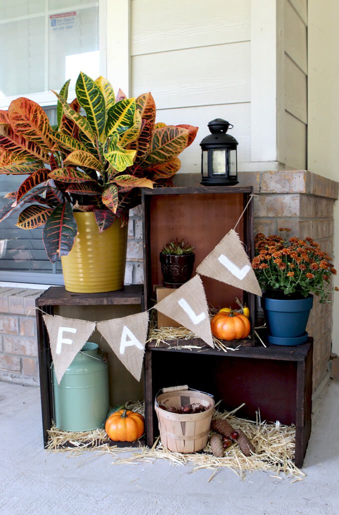 decoração rústica de outono fácil para a varanda da frente