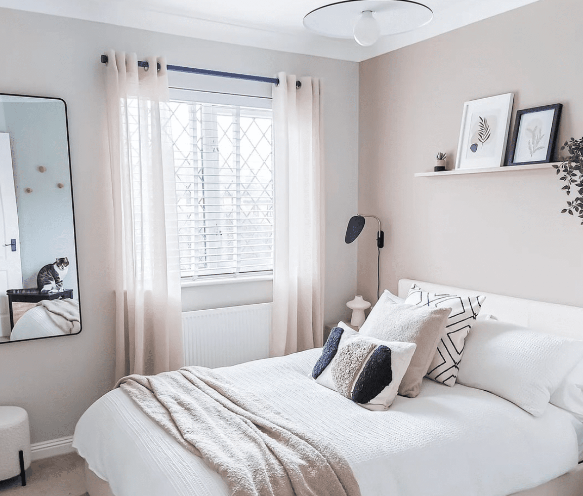 pink and black guest room