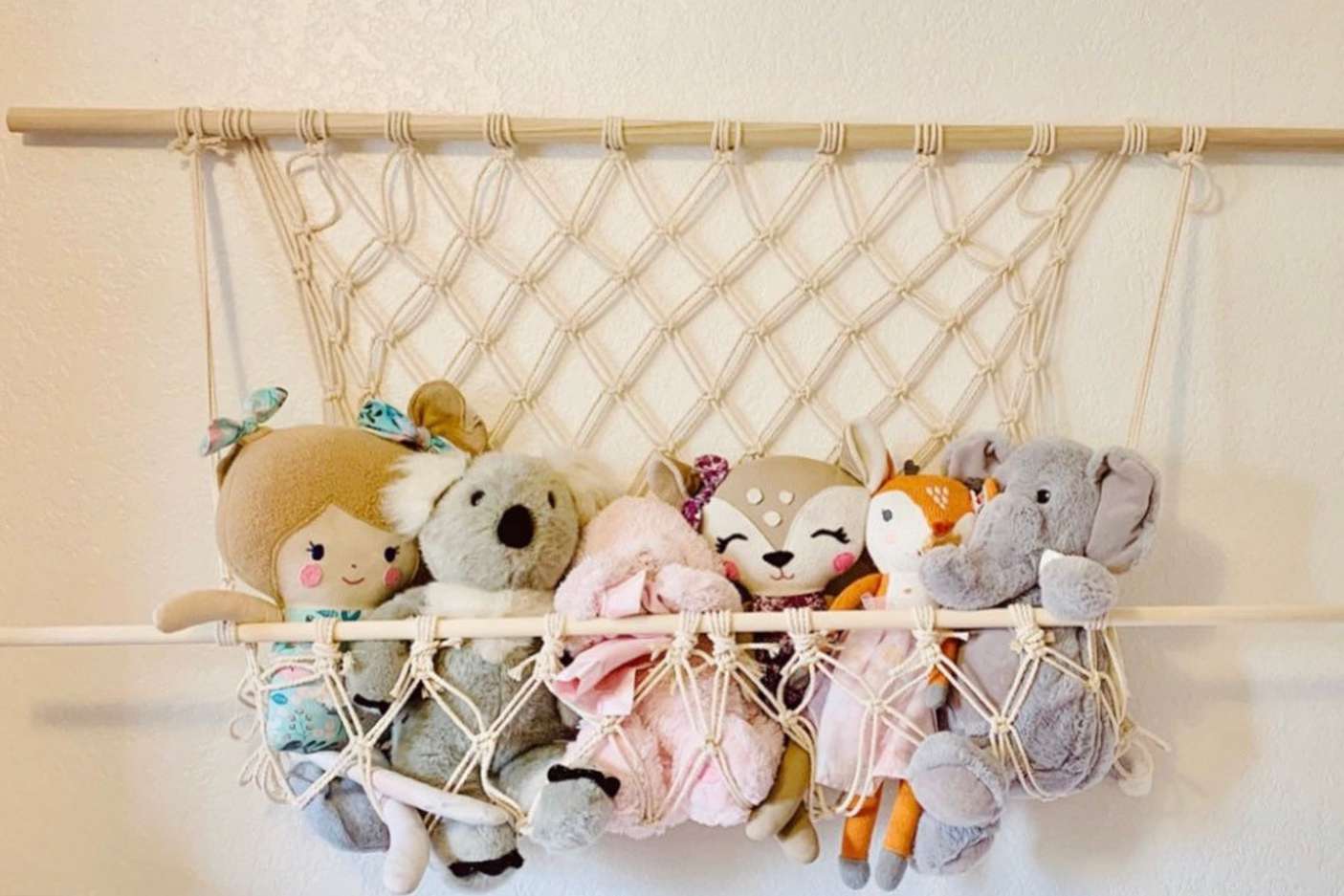 Hamaca de pared con peluches