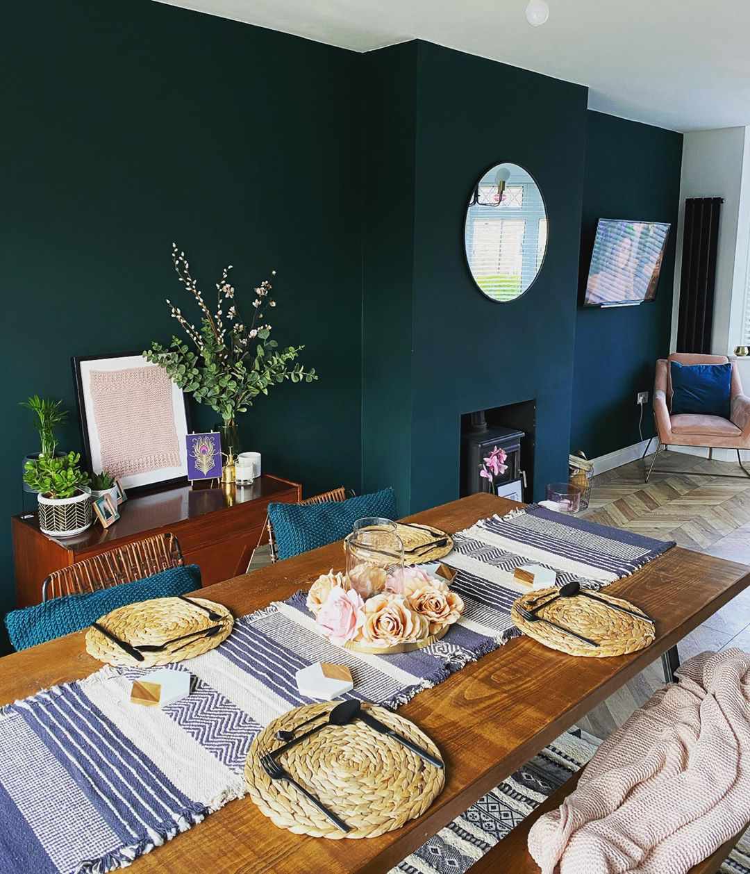 Wohn- und Esszimmer grün gestrichen