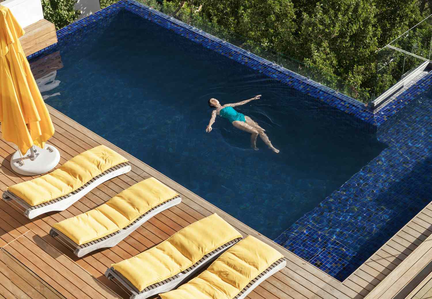 l-shaped swimming pool